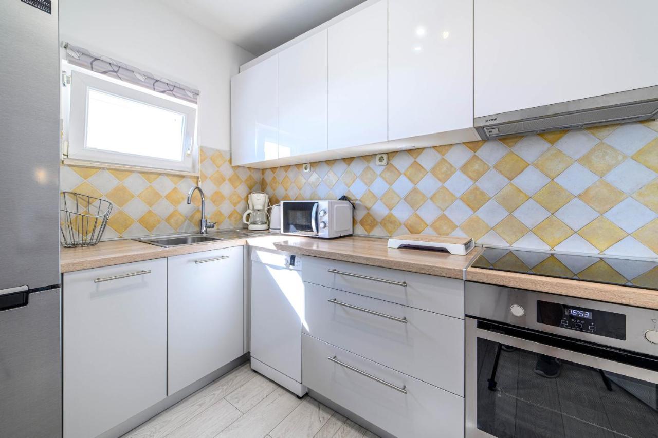 Apartment Seaside Жаборич Екстериор снимка